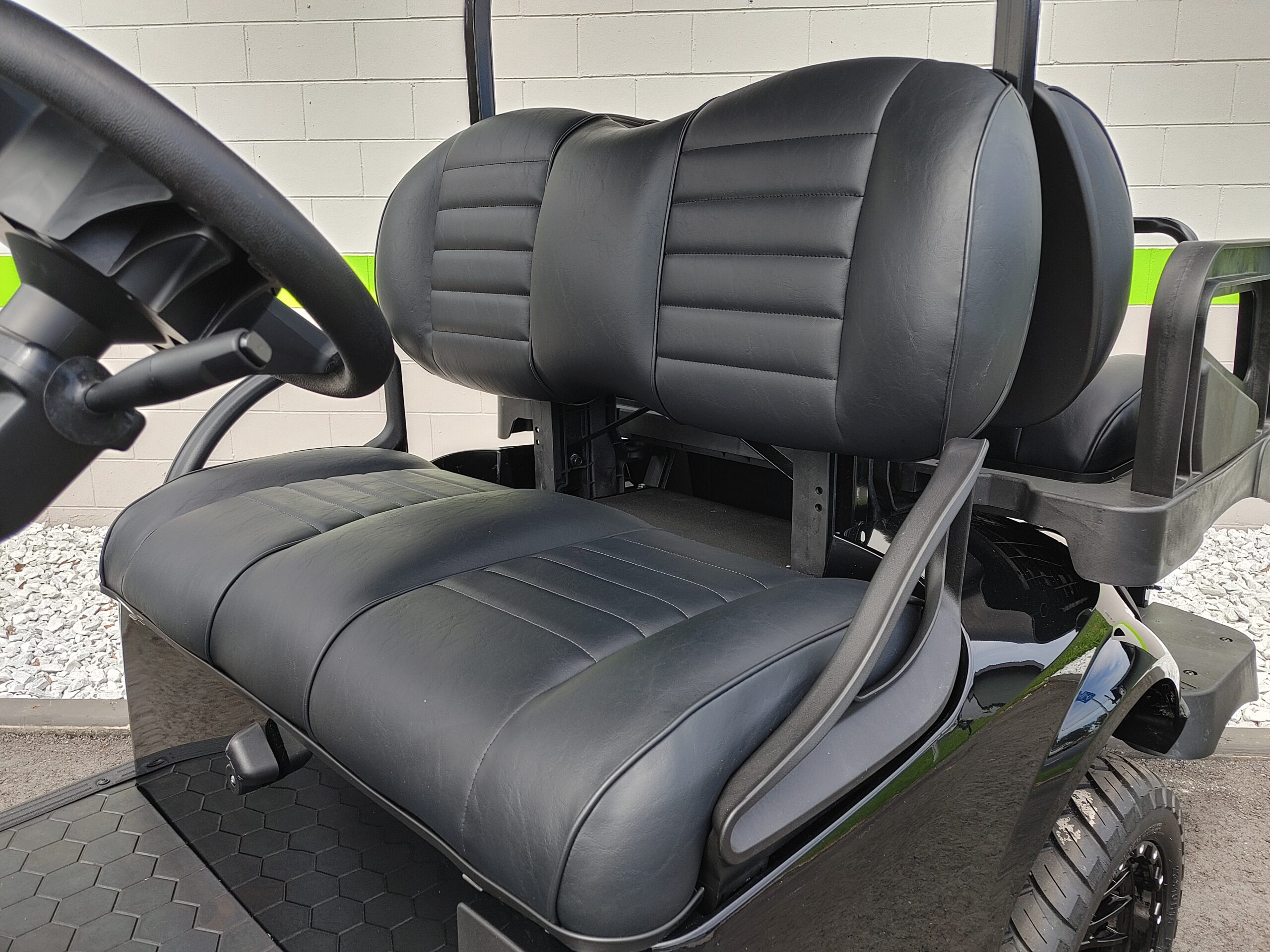 2026 EZGO EXPRESS 4 GAS - BLACK - Image 4