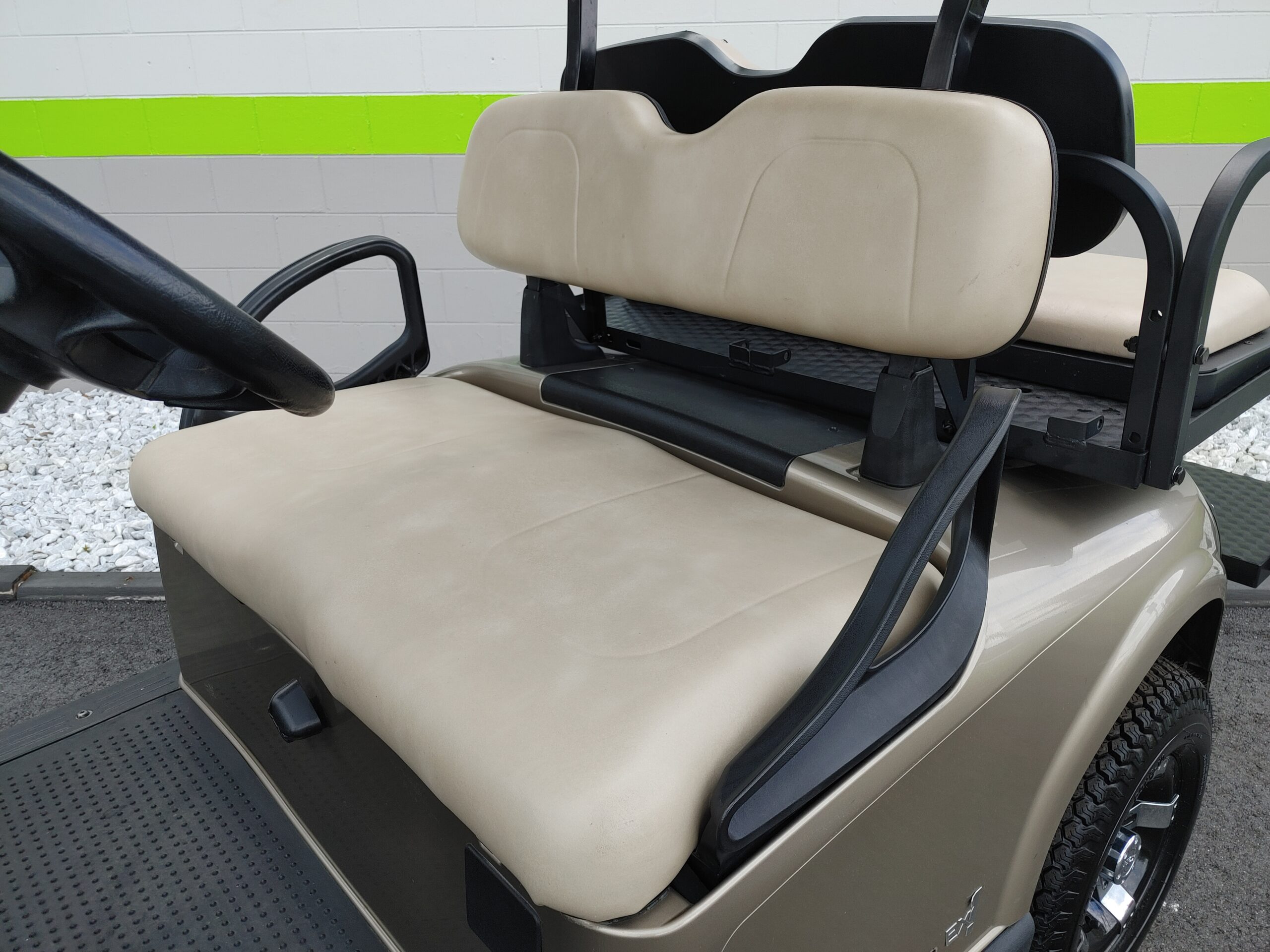2021 EZGO RXV photo 5