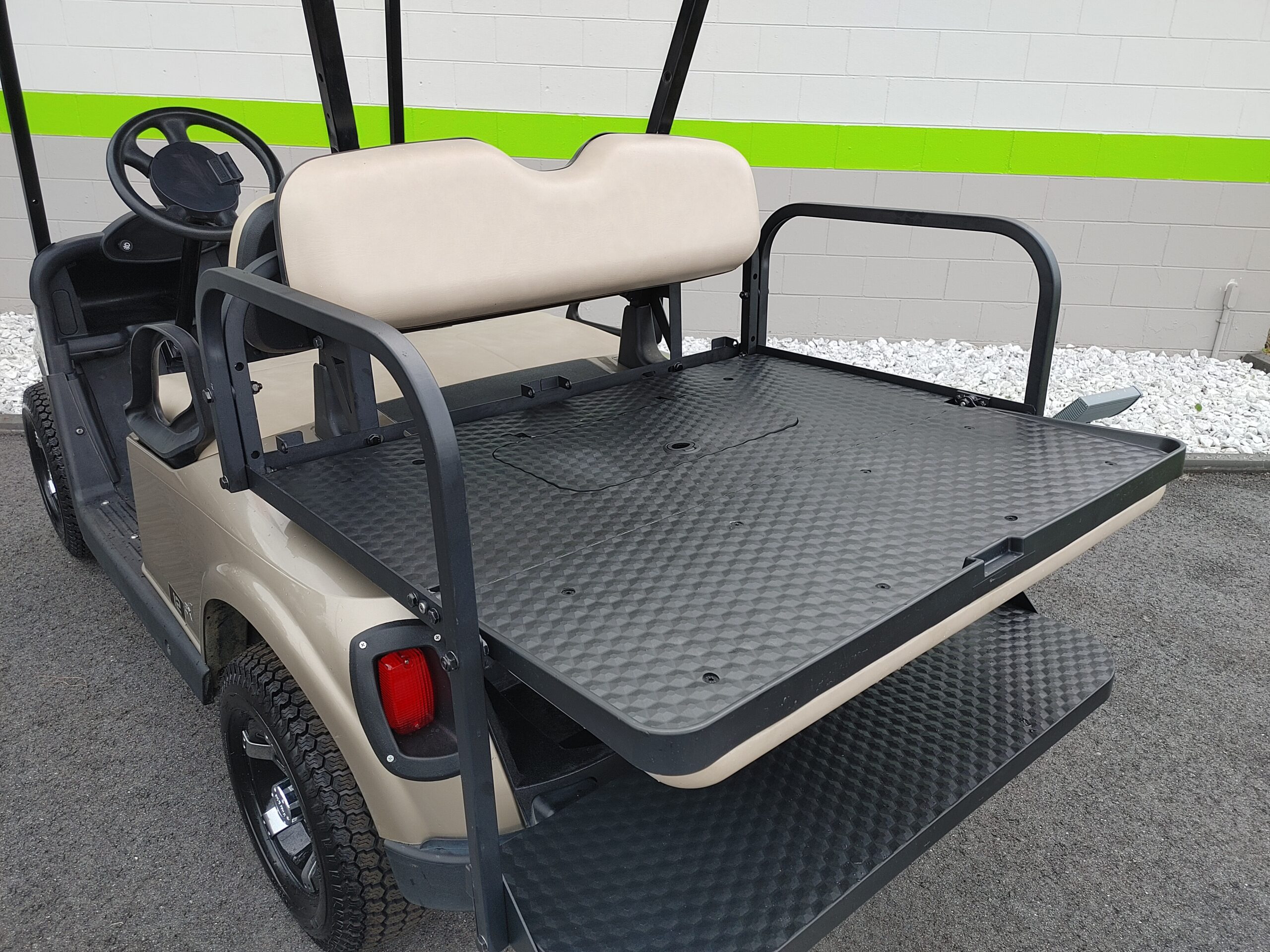 2021 EZGO RXV photo 3