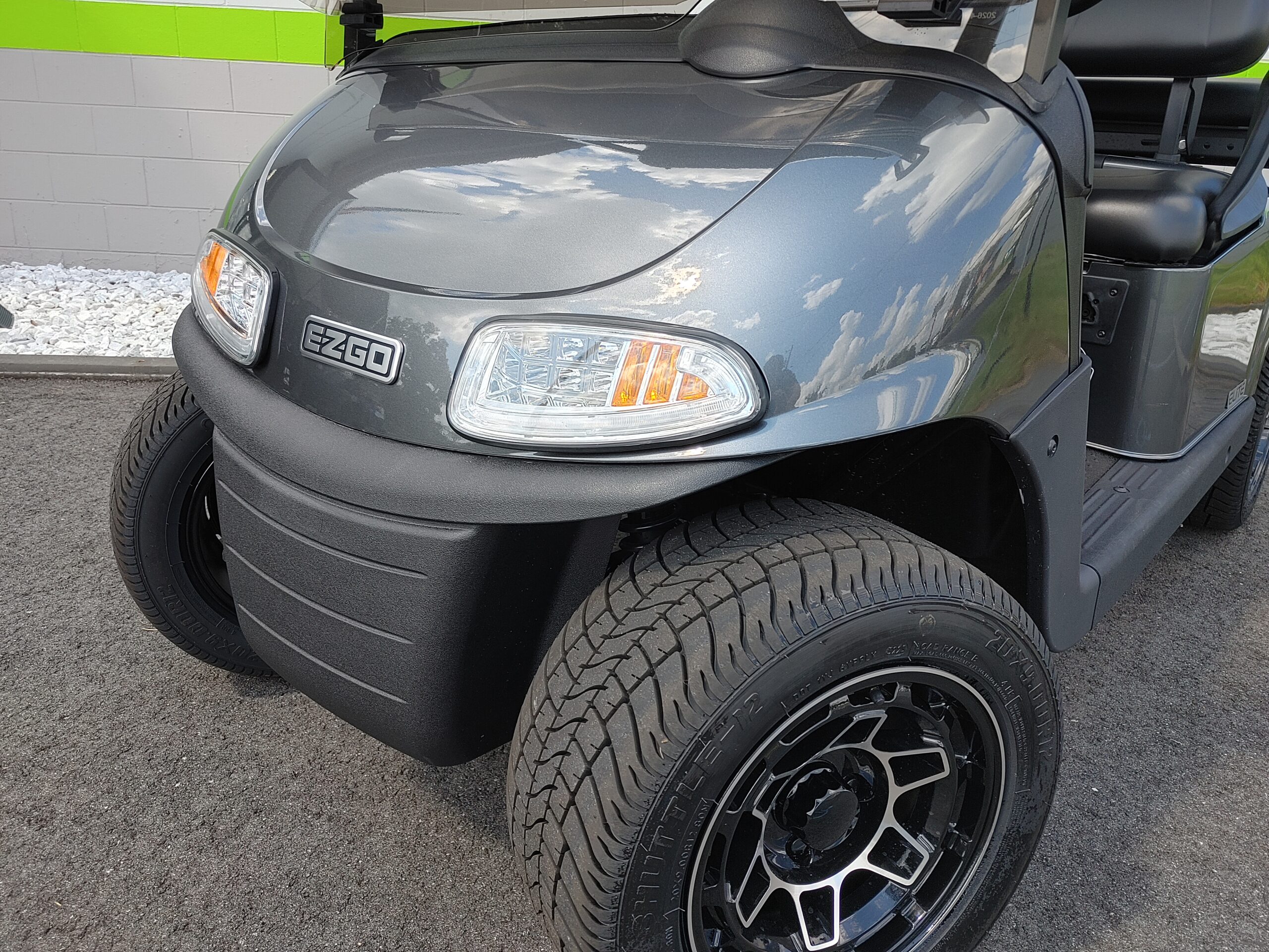 2021 EZGO RXV photo 4