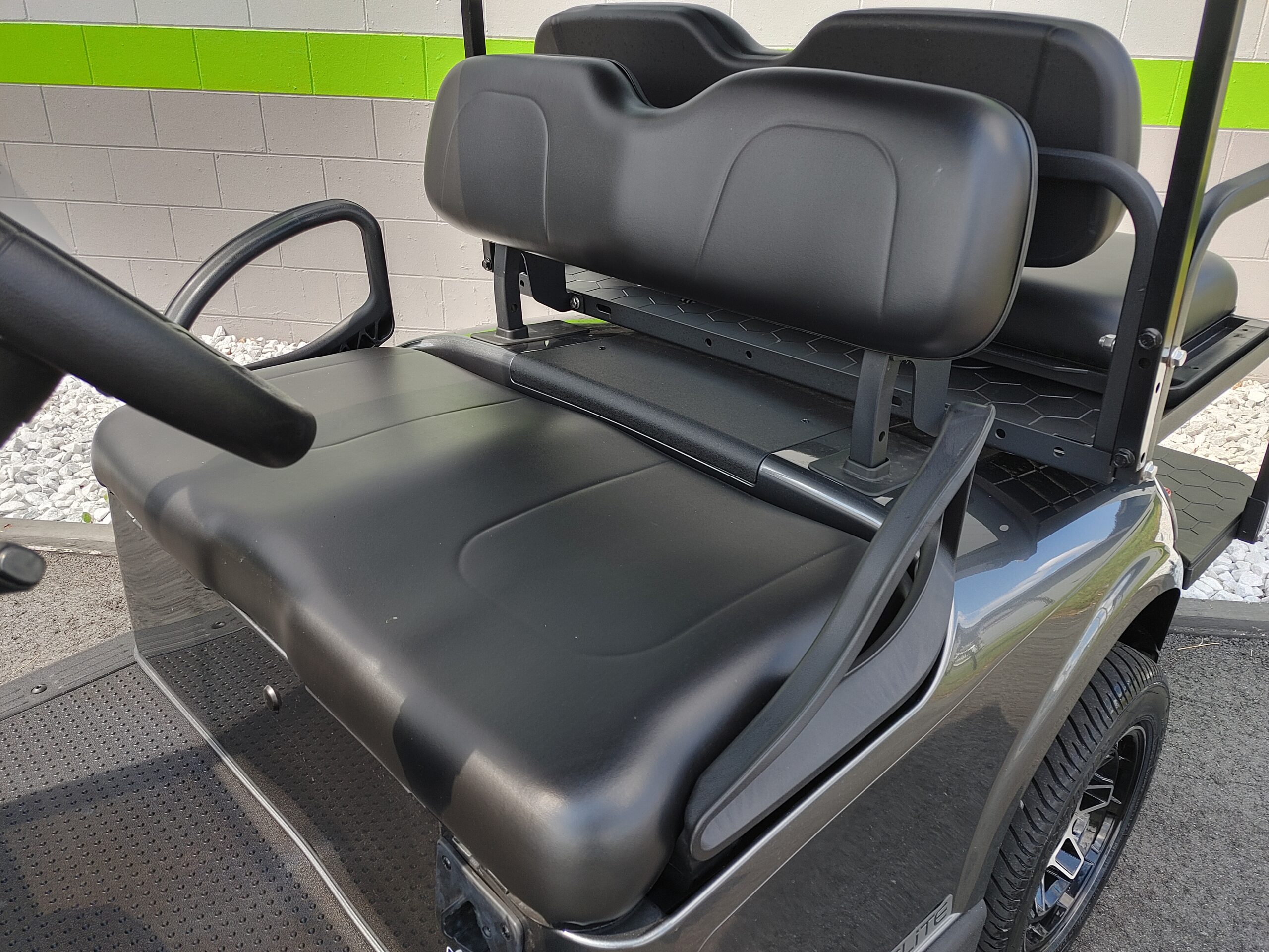 2021 EZGO RXV photo 3