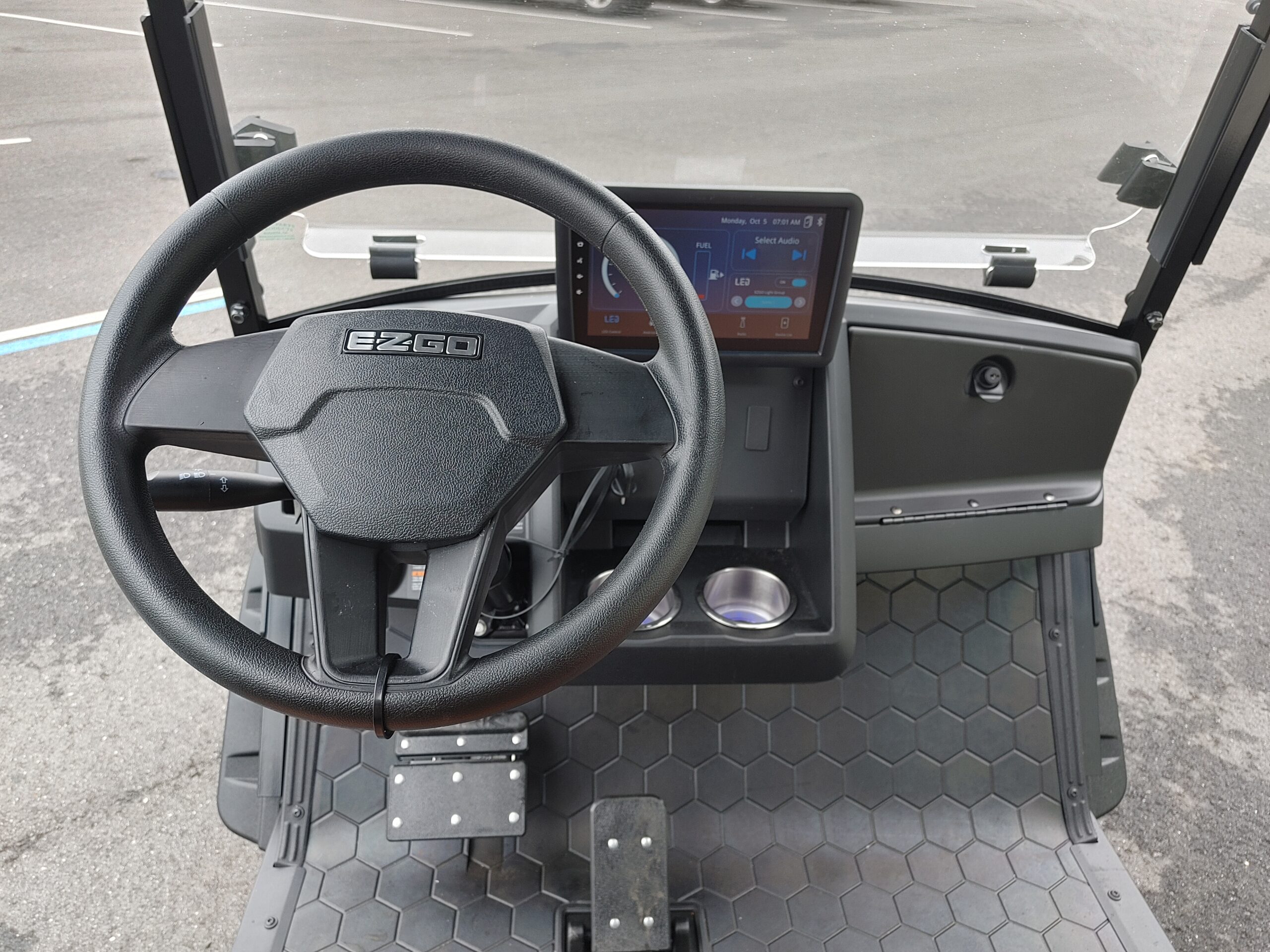 EZGO 2027 EXPRESS 6 - XTL GAS LIMO - Image 6